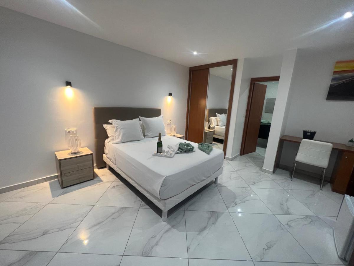 Residencial Santo Amaro Hotel Tarrafal  Buitenkant foto