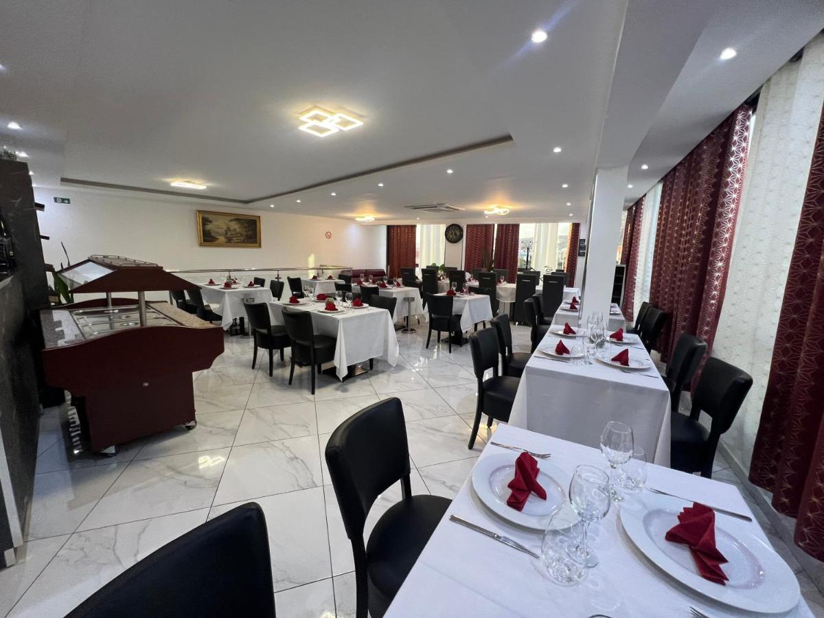 Residencial Santo Amaro Hotel Tarrafal  Buitenkant foto