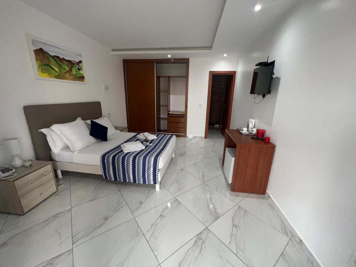 Residencial Santo Amaro Hotel Tarrafal  Buitenkant foto